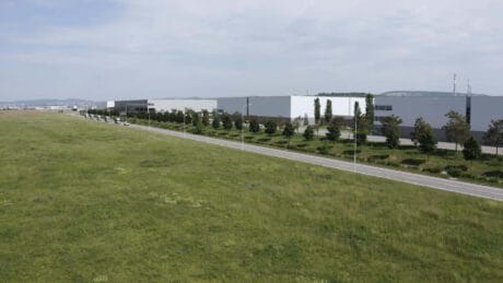 Autodoprava Praha: Rychle a s vlastním skladem