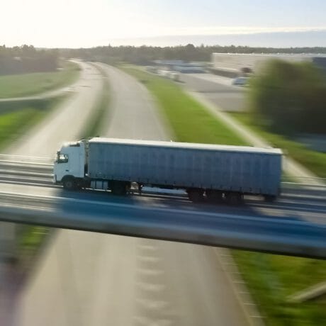 Těžká váha logistiky: Kamionová doprava, na kterou se můžete spolehnout
