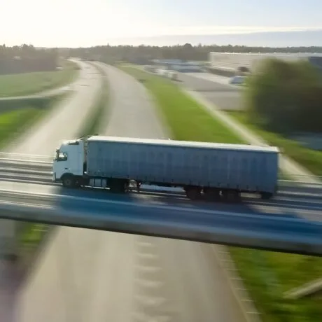 Těžká váha logistiky: Kamionová doprava, na kterou se můžete spolehnout